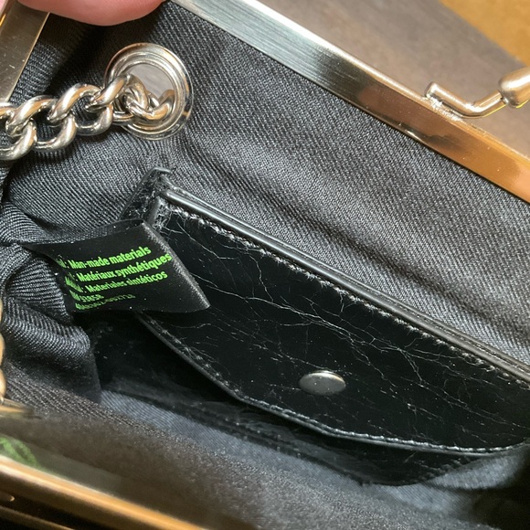 ❌SOLD❌ Sam Edelman Crossbody Black Patent Silver Chain Double Kiss Lock Frame - Picture 4 of 6